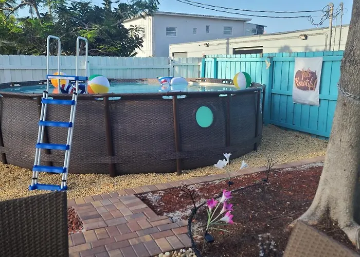 Lake Worth Beach Paradise Cove Cottage 2-1Bedroom
