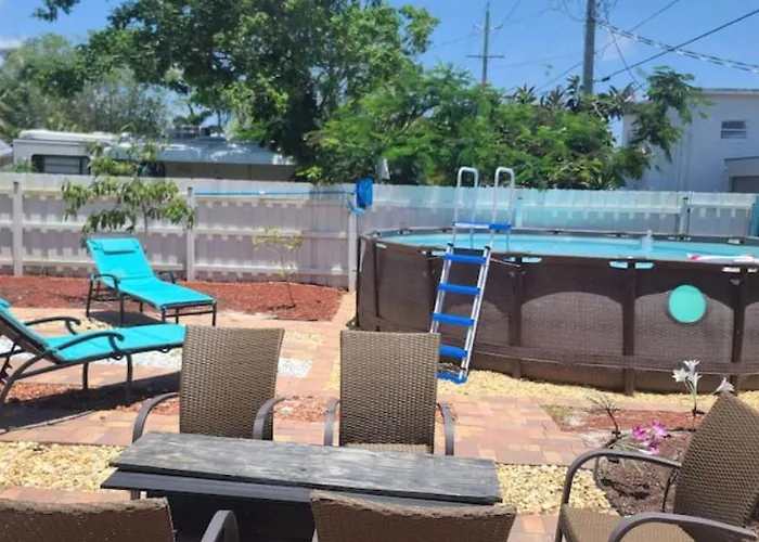 Lake Worth Beach Paradise Cove Cottage 2-1Bedroom